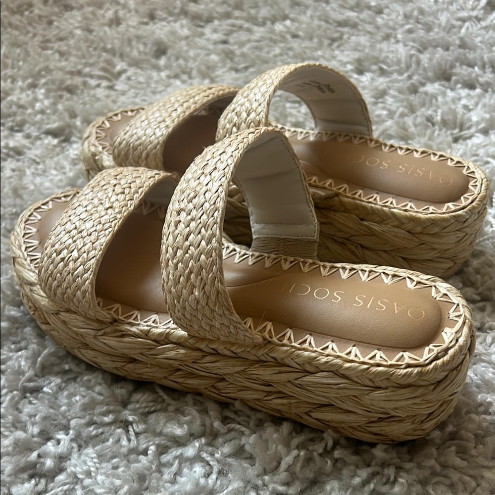 Oasis Society Women’s Raffia Platform Sandals